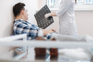 man visiting doctor after concussion